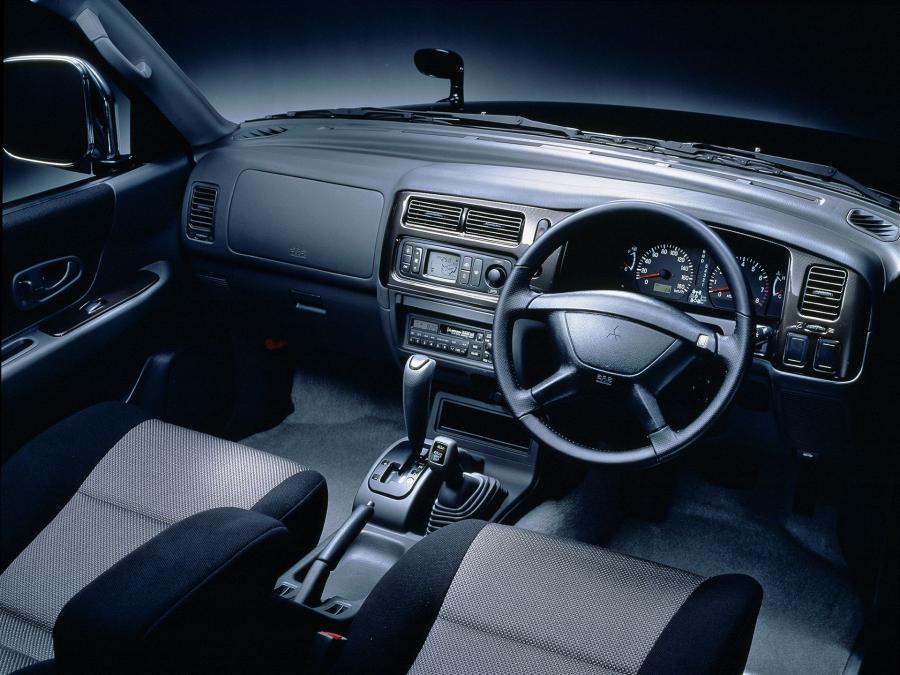  Mitsubishi Challenger City Cruising 1996 года  (фото 3 из 3)